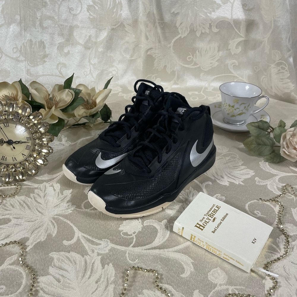 Kids,Children’s Black Silver Gray White Nike Team Hustle Shoes Size Youth 6